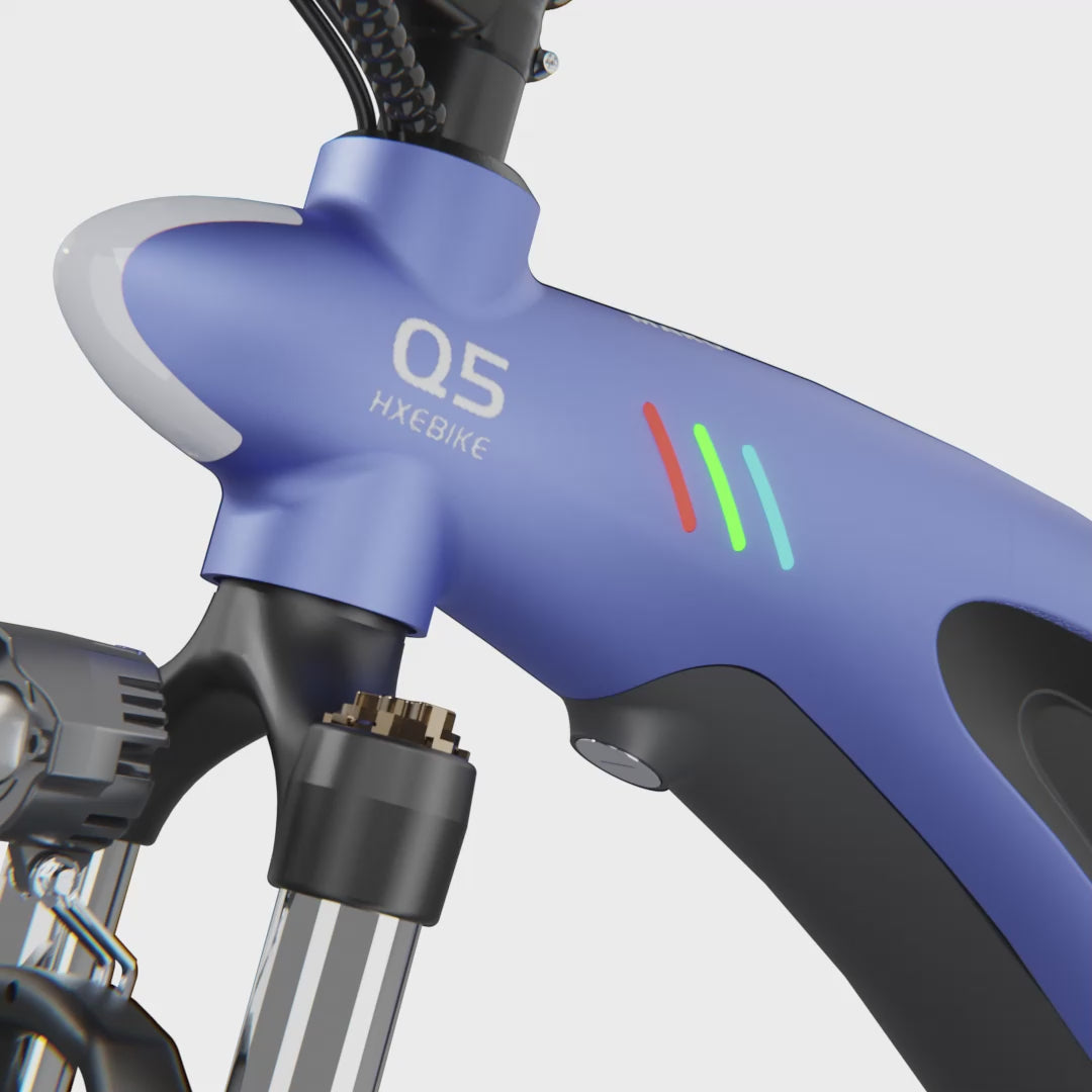 Video laden: <p>Designed for all-terrain riding, the breathing light delivers subtle visual cues that support awareness and control, wherever the trail takes you.</p>